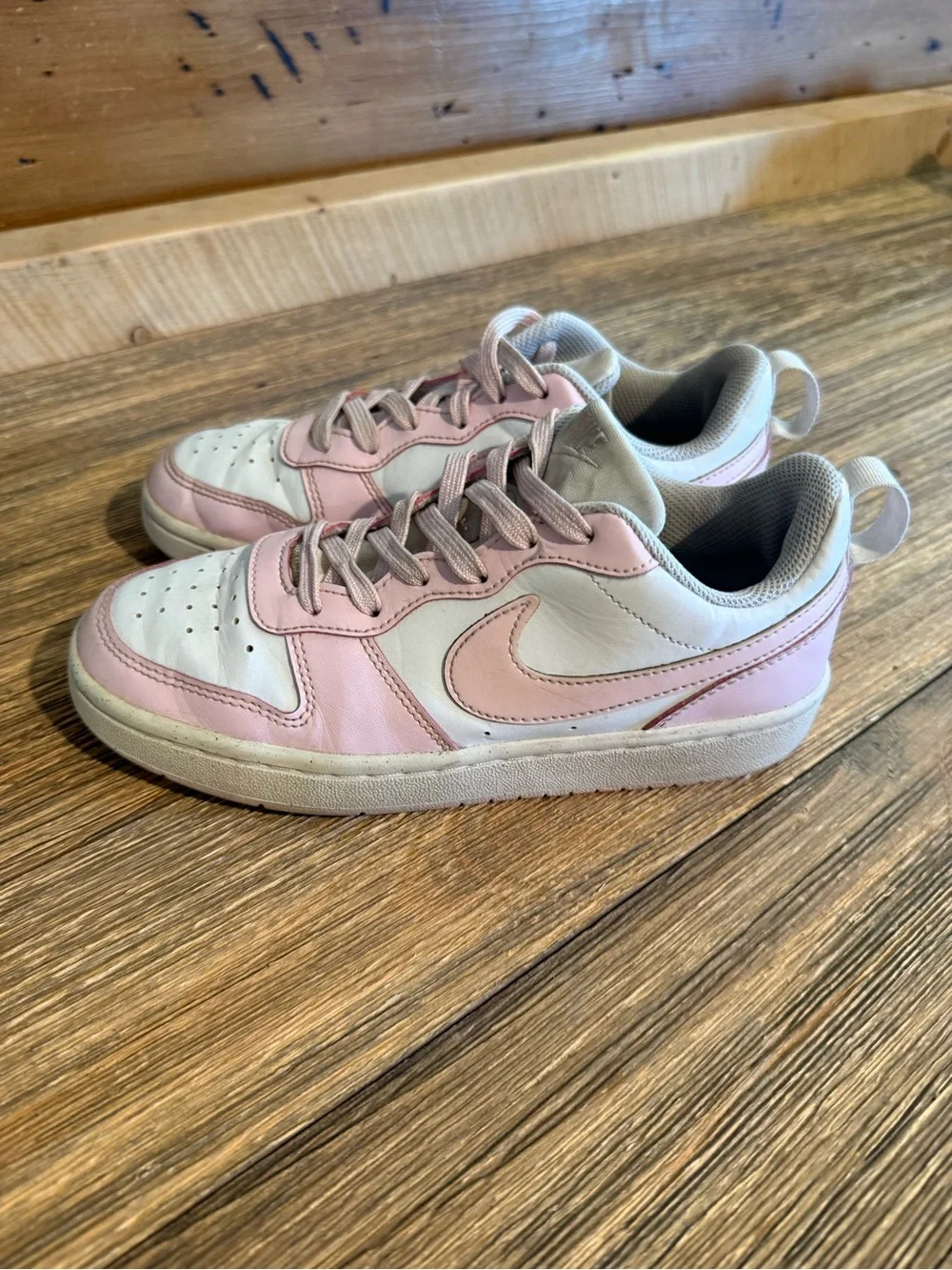 Nike Kids Low-Top Sneakers in White and Light Pink